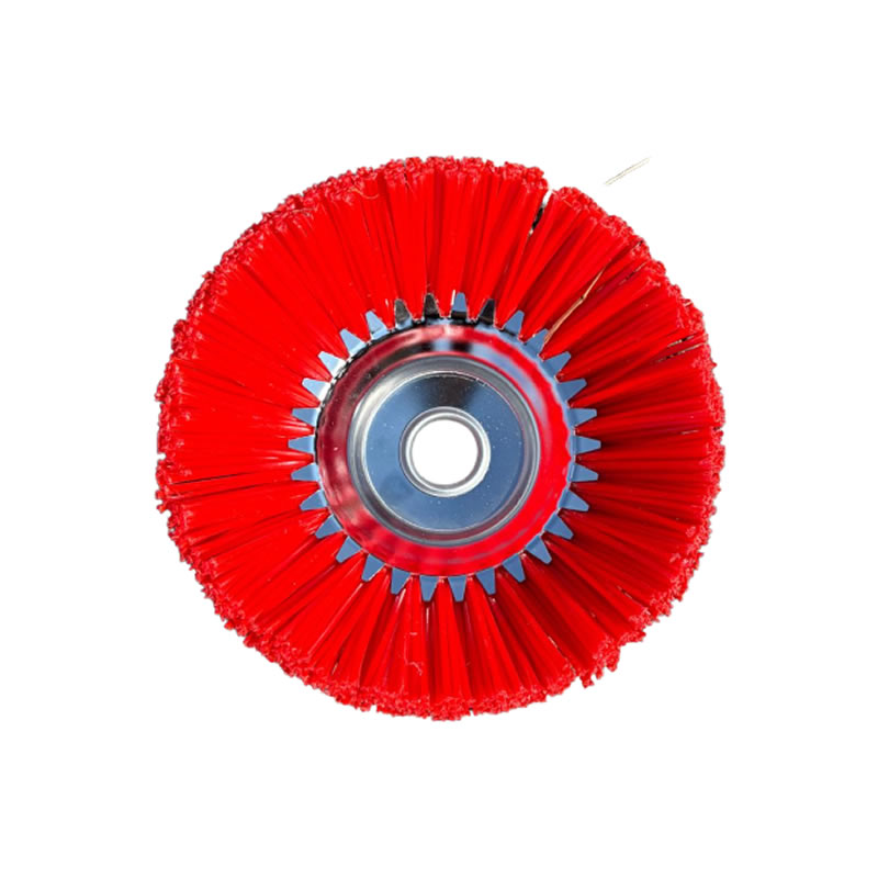 Cepillo de nailon rojo para desbrozadora, accesorio circular resistente para limpieza y mantenimiento de jardines y superficies exteriores.